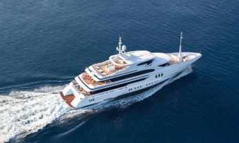 Charter yacht SEAKID II at sea